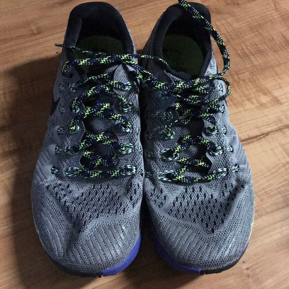 Sneakers - Picture 2 of 5